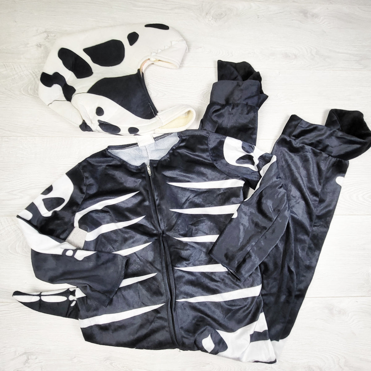 Dino skeleton 2pc Halloween costume. Size medium (8ish)