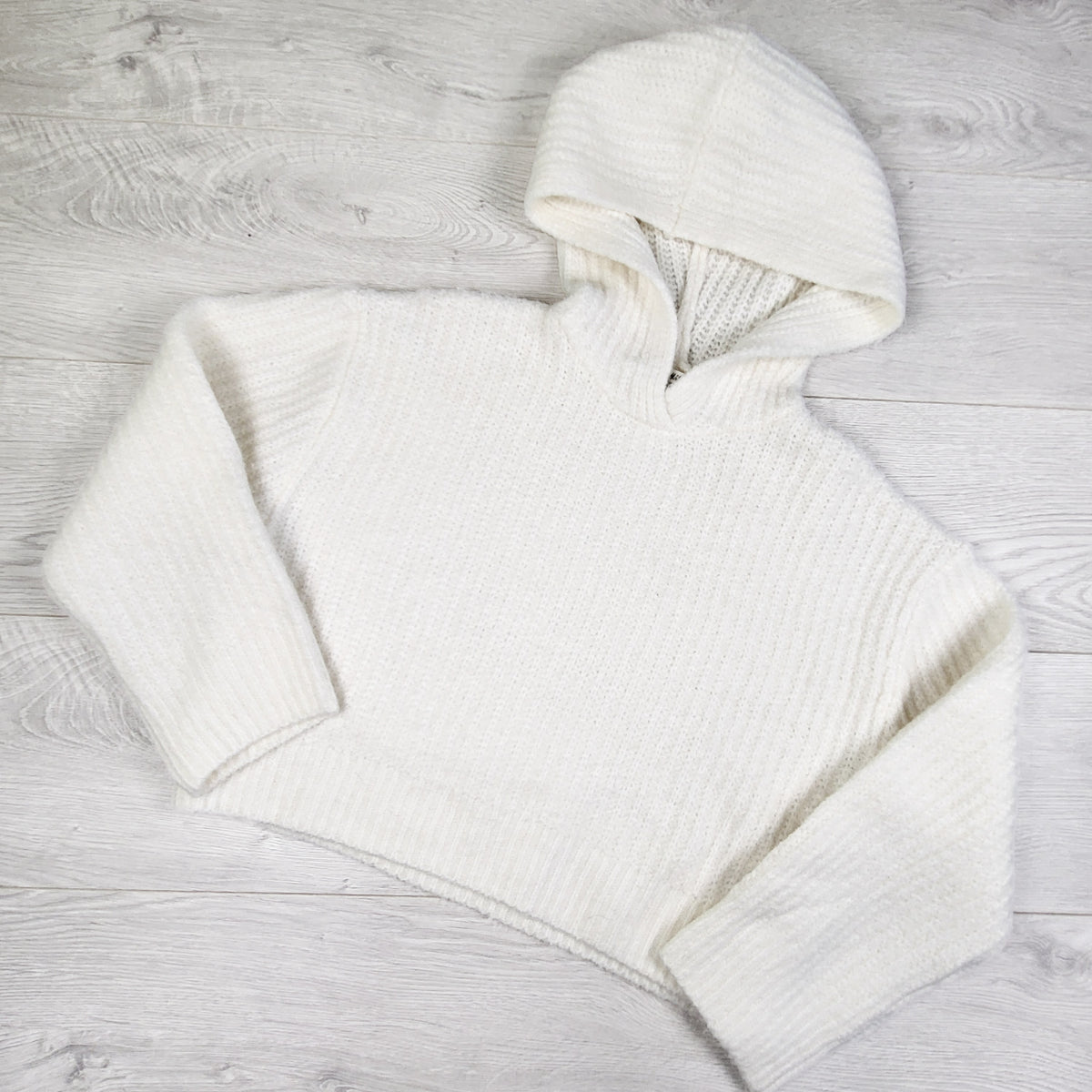 H and M cream coloured hooded cropped sweater. Size 8-10 Years