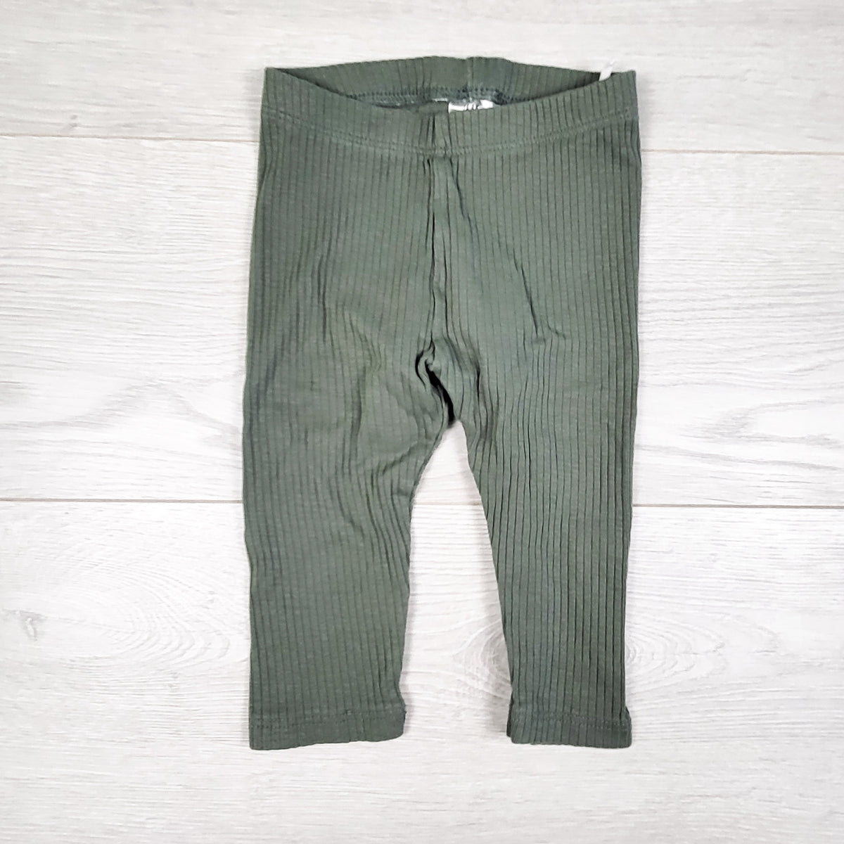 H and M green ribbed organic cotton leggings. Size 6-9 months