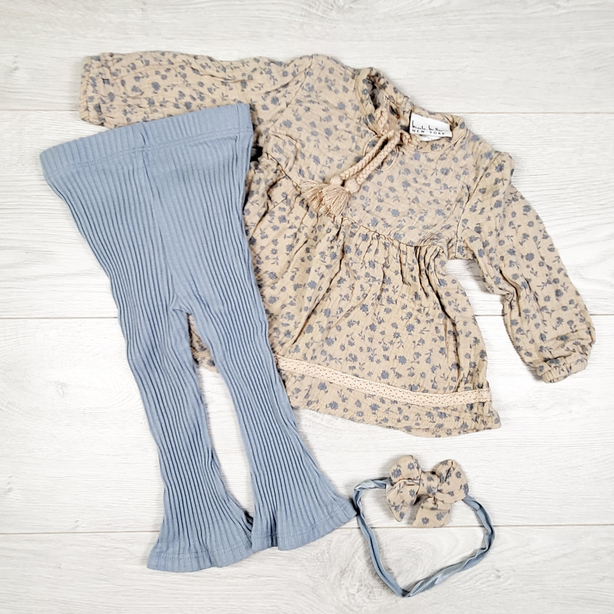 Nicole Miller blue and beige floral print 3pc set. Size 6-9 months