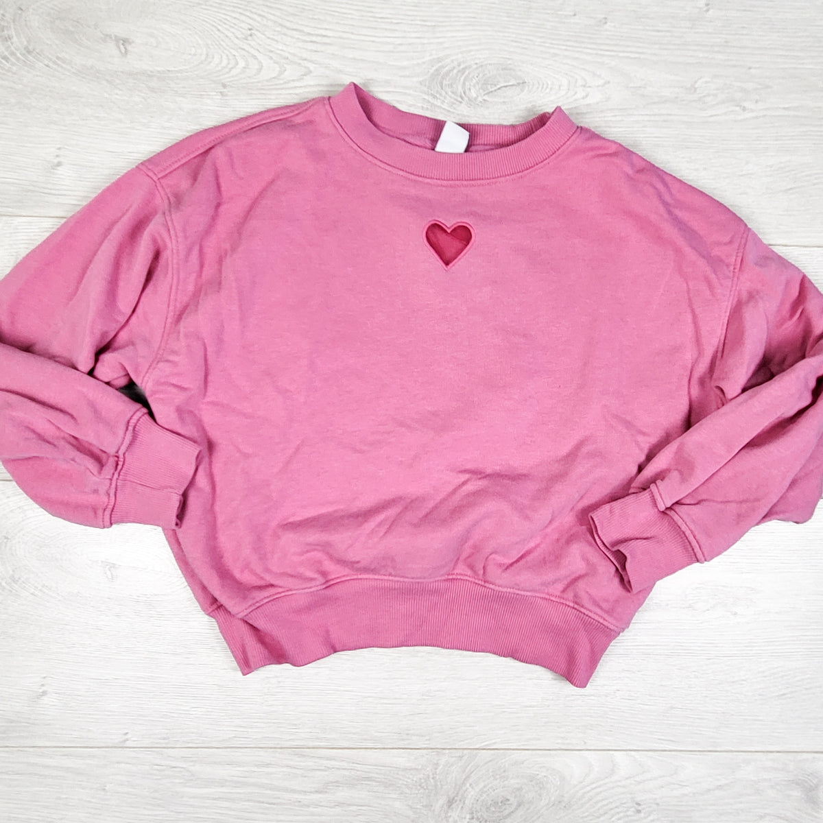 Old Navy pink cropped sweatshirt with heart. Size 6/7