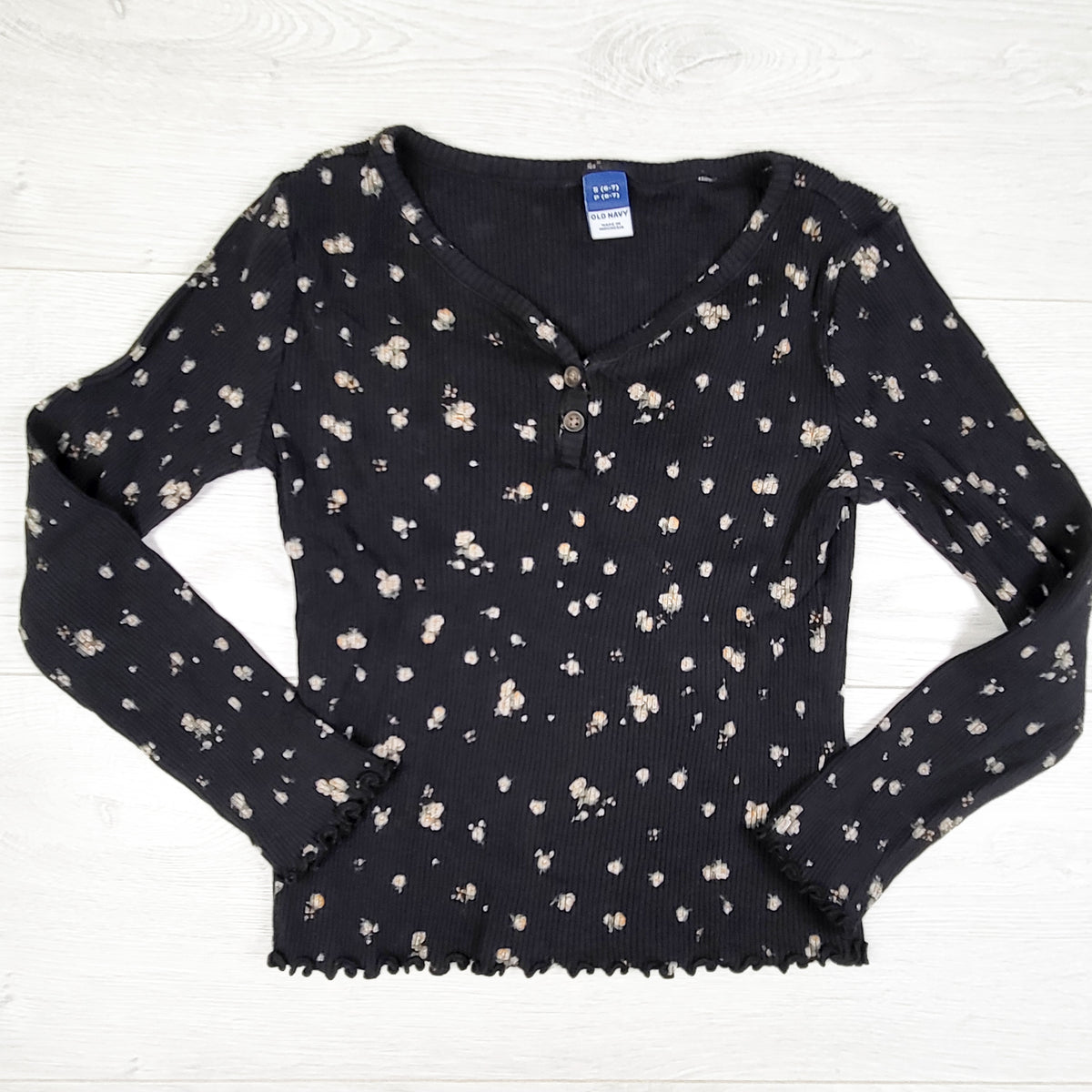 Old Navy black ribbed floral print top. Size 6/7