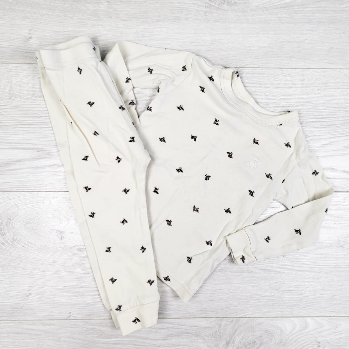 Gap white organic cotton 2pc PJs with holly. Size 18-24 months