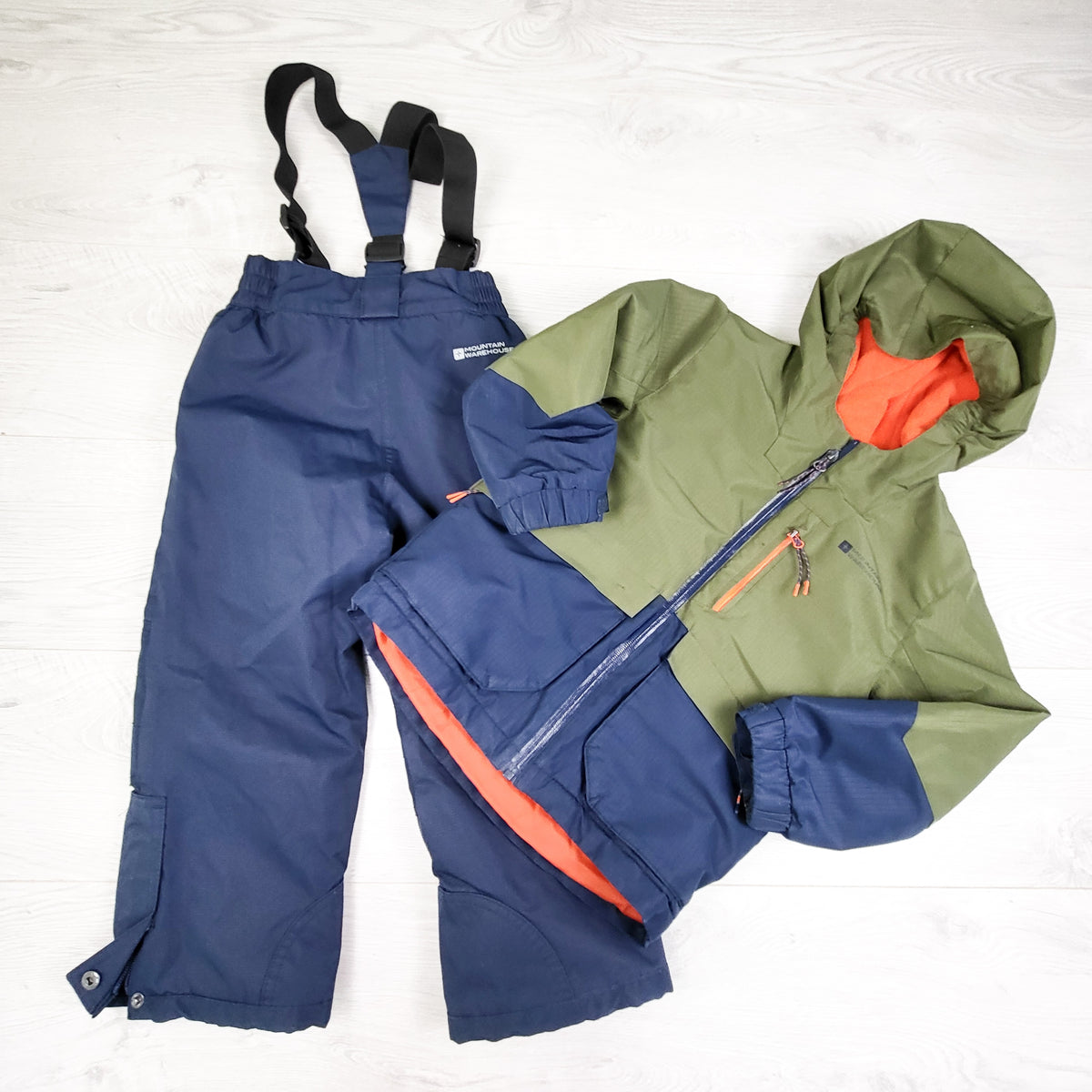 Mountain Warehouse fleece lined 2pc snowsuit. Size 3/4T - AS IS