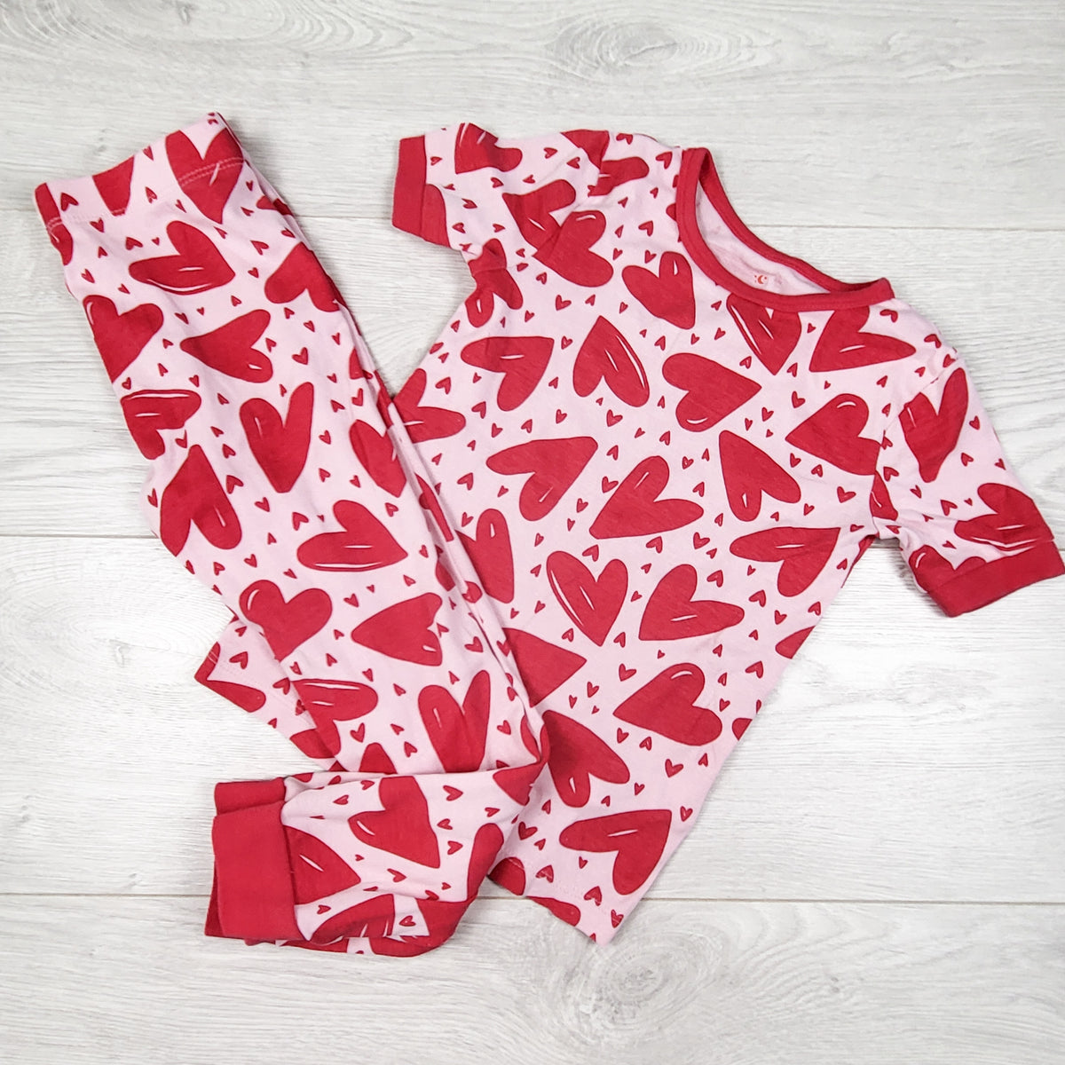 Joe Fresh red and pink 2pc heart print PJs. Size 5T