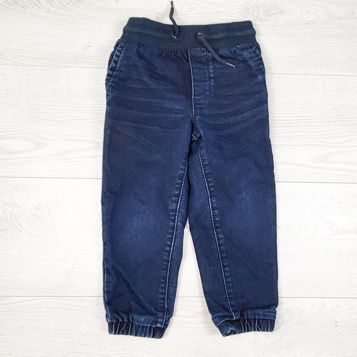 Oshkosh pull-on denim joggers. Size 3T