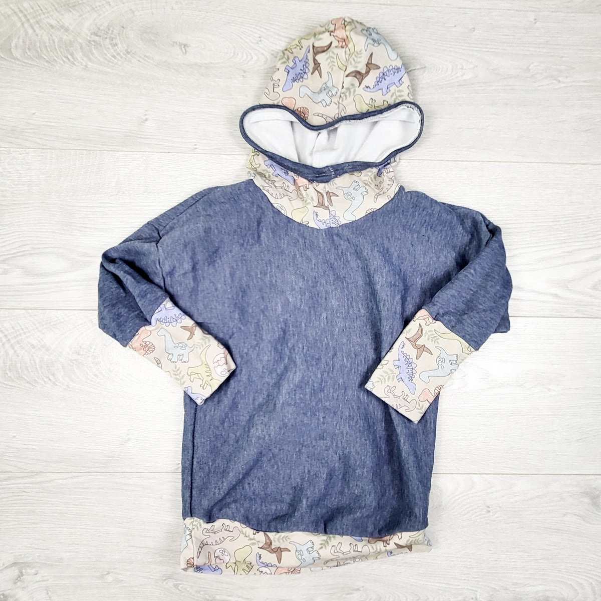 Blue handmade pullvoer hoodie with dinosaurs. Approx 4/5T