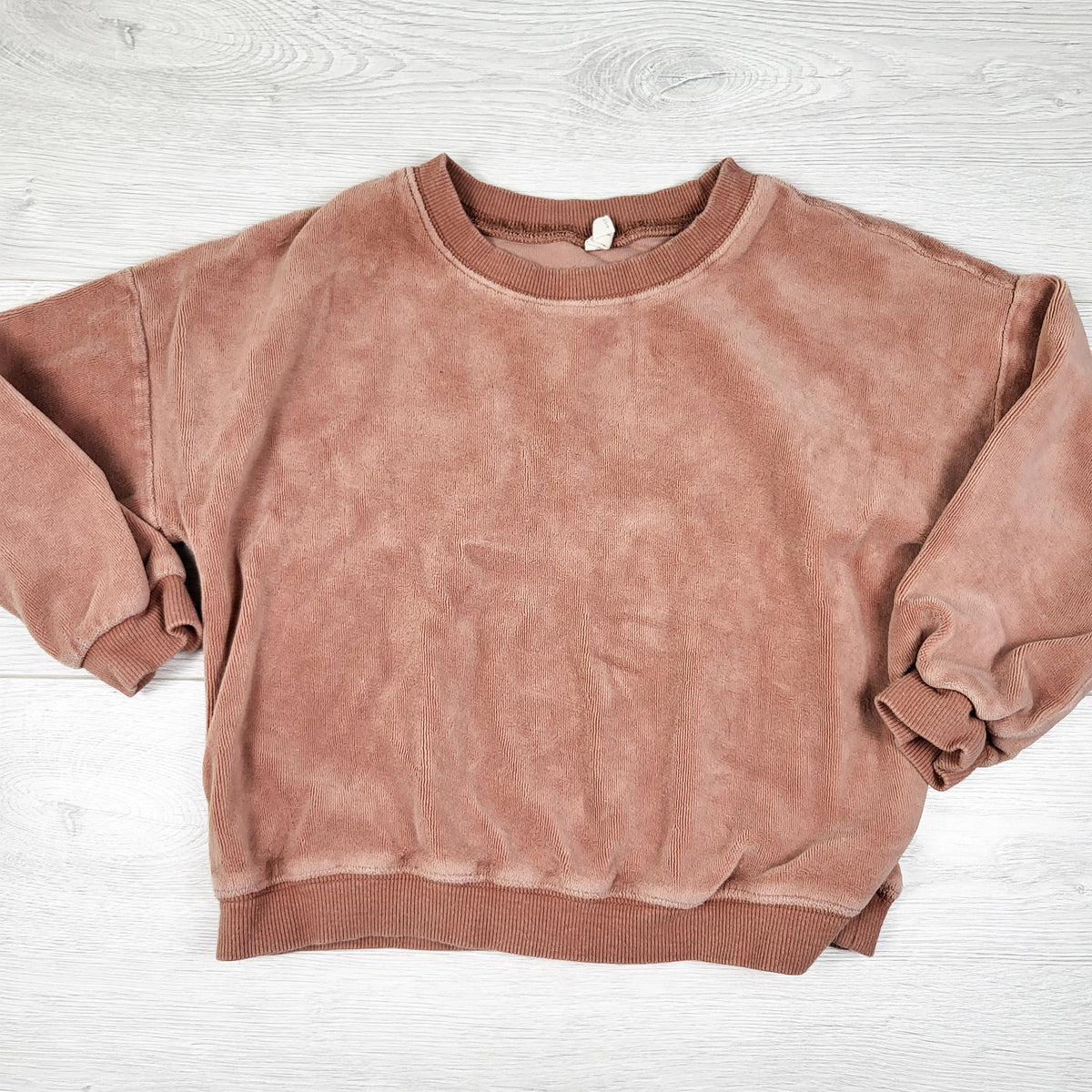 Quincy Mae relaxed velour sweatshirt. Size 4/5T