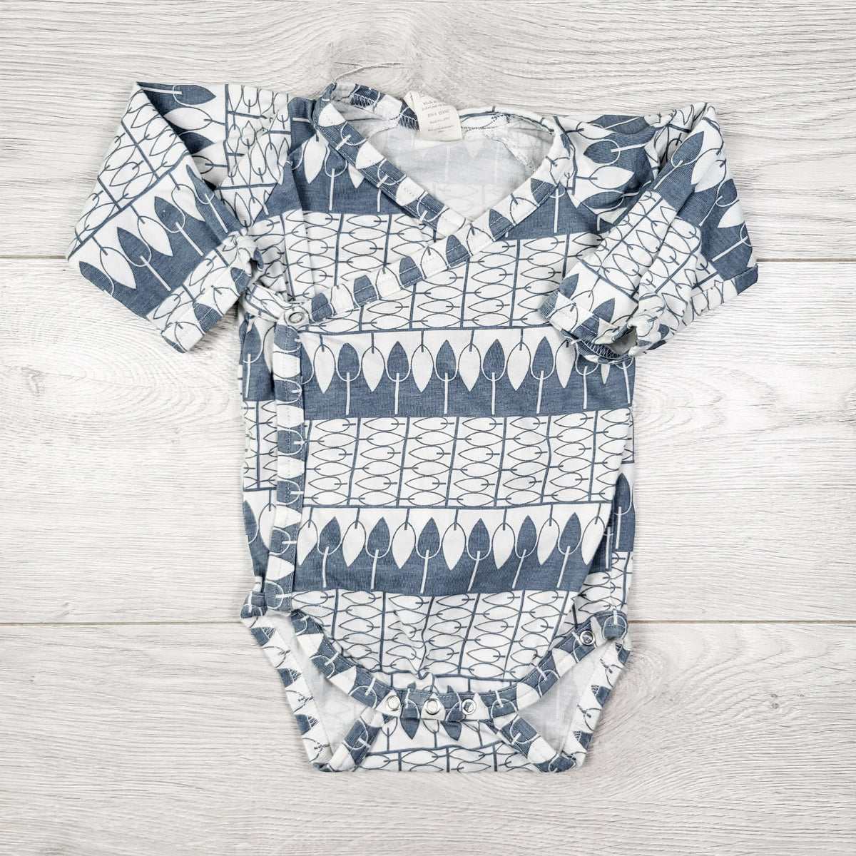 Kate Quinn Organic Cotton Kimono Long-Sleeve Geo Print Bodysuit. Size 3-6months