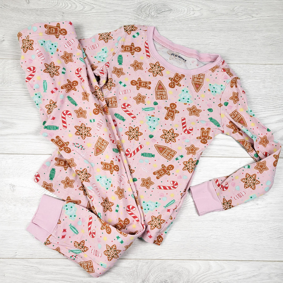Old Navy pink 2pc gingerbread PJs. Size 6