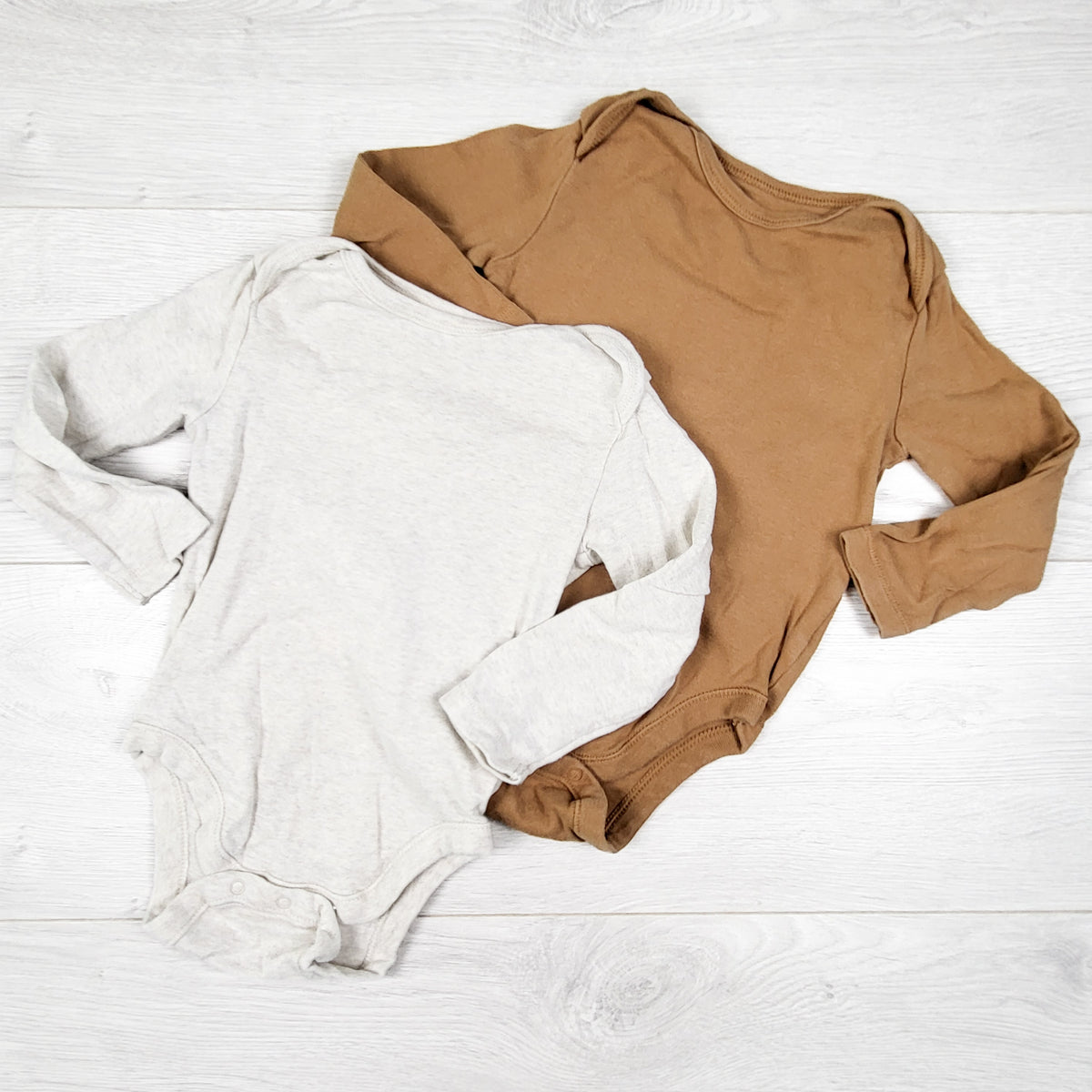 Old Navy light grey and tan 2pc bodysuit set. Size 12-18 months