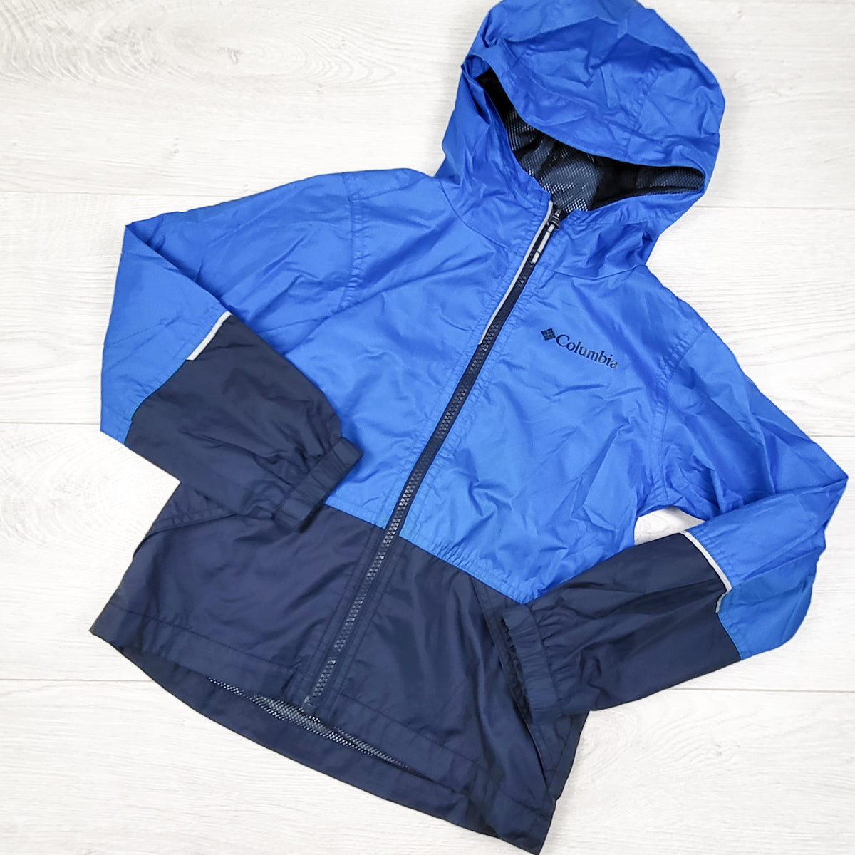 Columbia blue and navy mesh lined hooded rain jacket. Size 4/5T