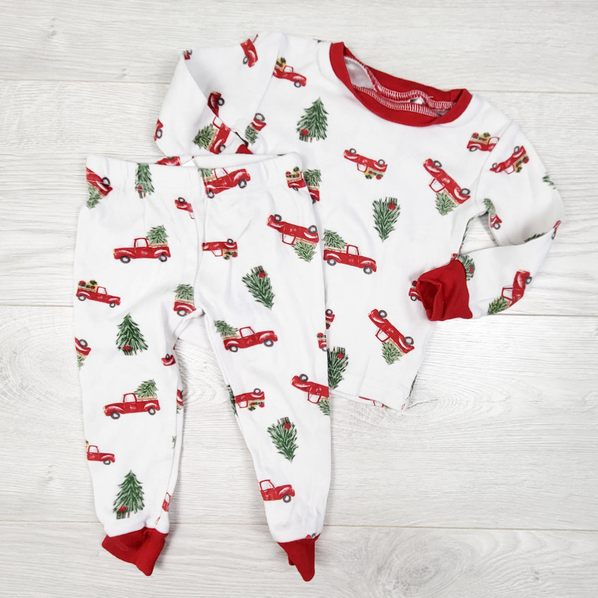 Tres Beau et Belle 2pc Christmas PJs. Size 12 months