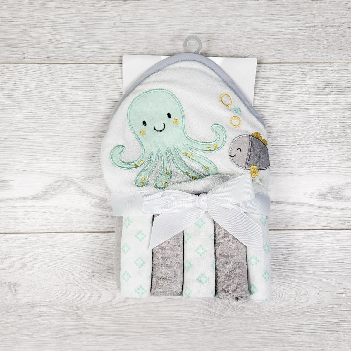 NEW - Parent's Choice Hooded Towel and 5 Washcloths Set (Neutral Sea Life Edition