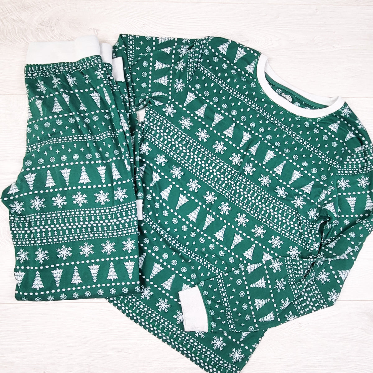 George green winter print 2pc PJs. Size 10/12