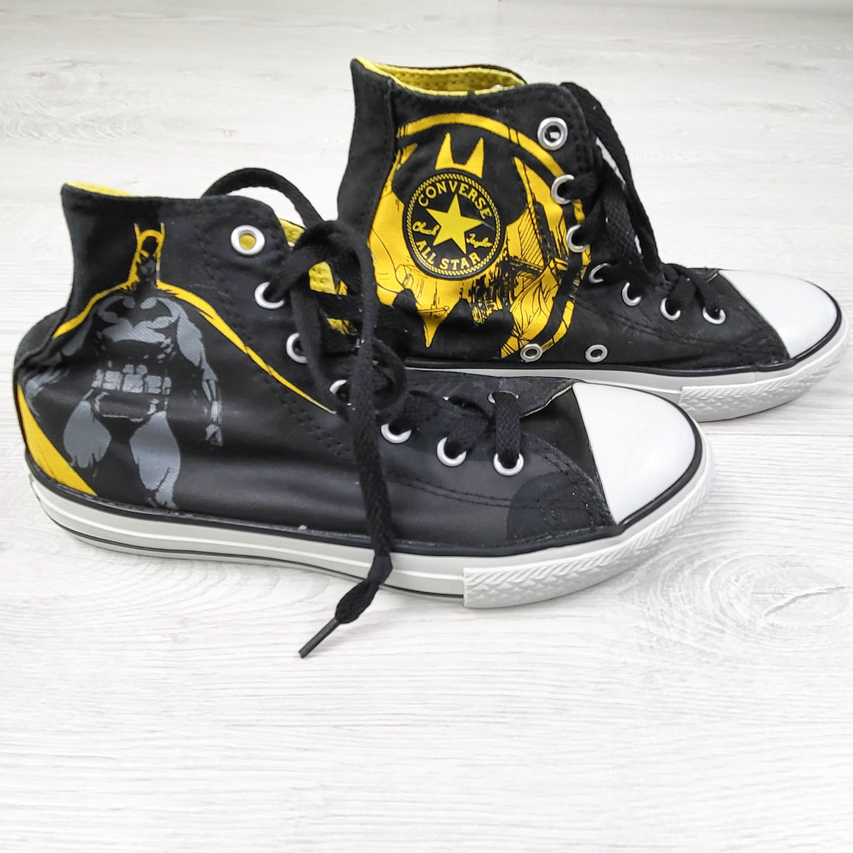 Converse Chuck Taylor All Star x DC Comics "Batman" High-Top Sneakers. Youth size 2