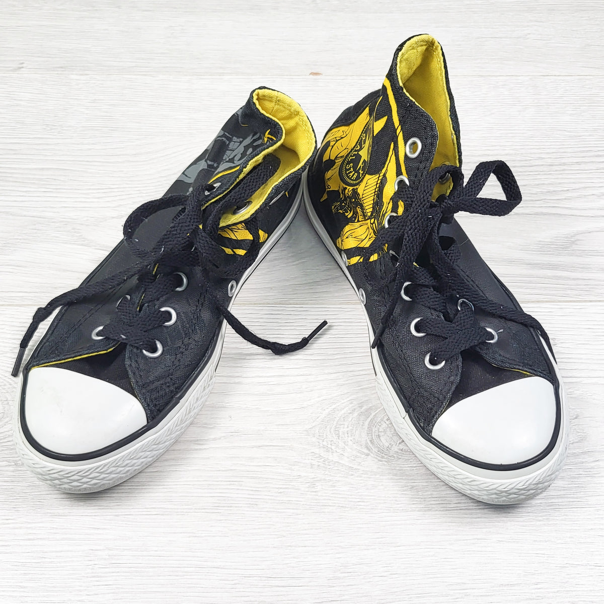 Converse Chuck Taylor All Star x DC Comics "Batman" High-Top Sneakers. Youth size 2