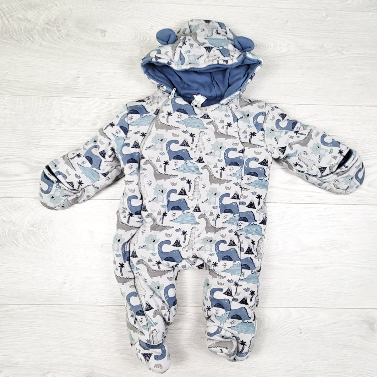 Mimimi insulated dinosaur print bunting suit. Size 3-6 months