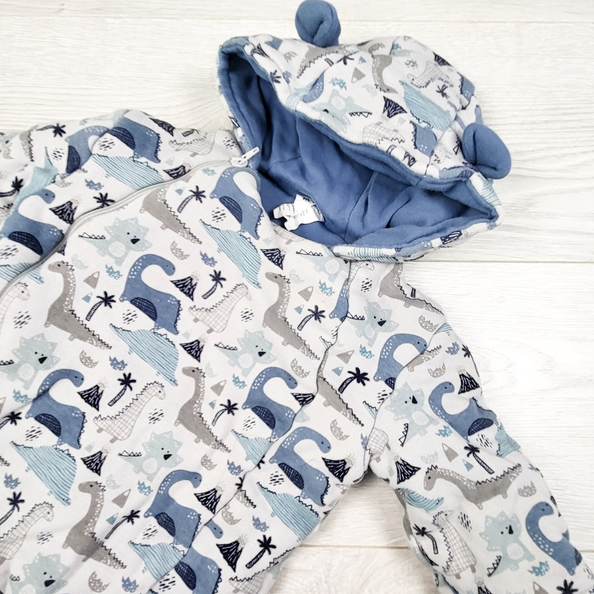Mimimi insulated dinosaur print bunting suit. Size 3-6 months