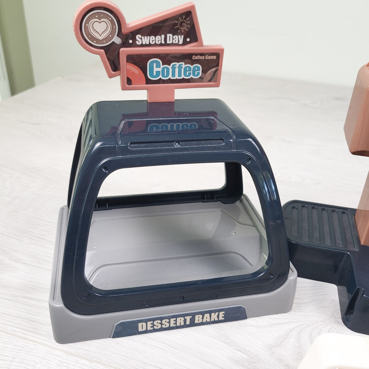 deAO Pretend Play 3-in-1 Coffee Shop Playset (sorry, no shipping)