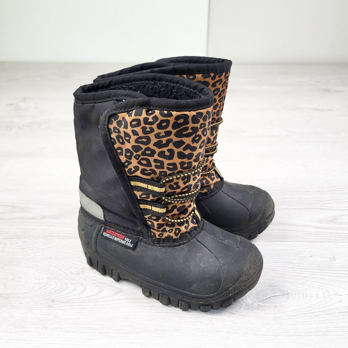 Black and tan leopard print snow boots. Size 9
