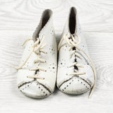 Vintage 1950s La Parisette White Leather Baby Shoes. Approx 0-12 months