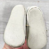 Vintage 1950s La Parisette White Leather Baby Shoes. Approx 0-12 months