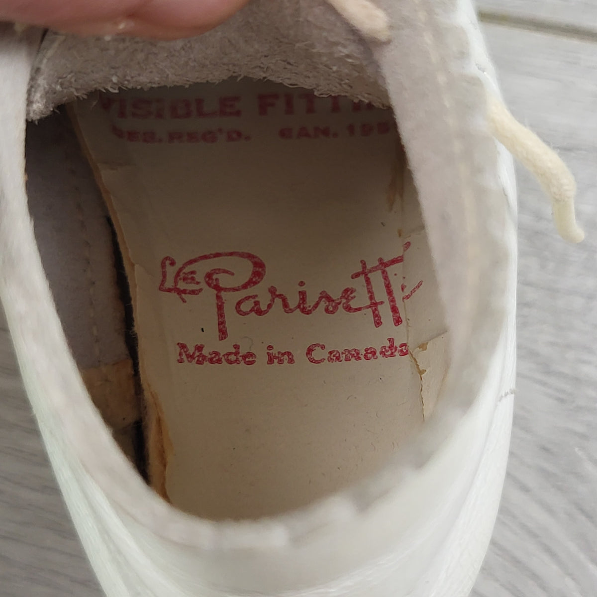 Vintage 1950s La Parisette White Leather Baby Shoes. Approx 0-12 months