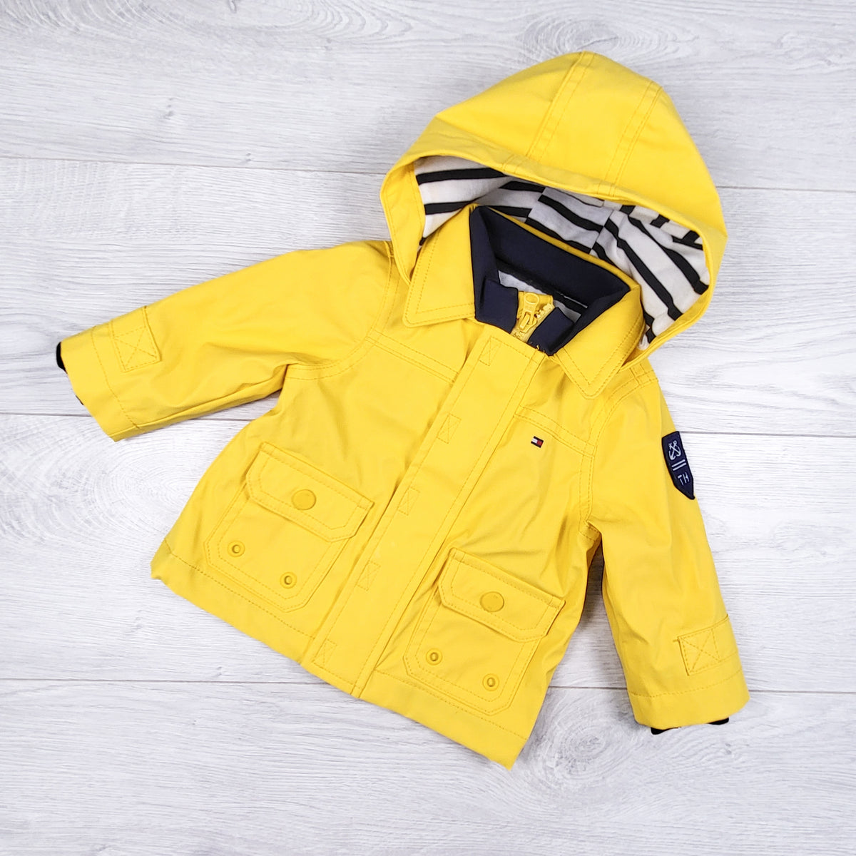 Tommy Hilfiger yellow hooded Fisherman's rain jacket. Size 6-9 months