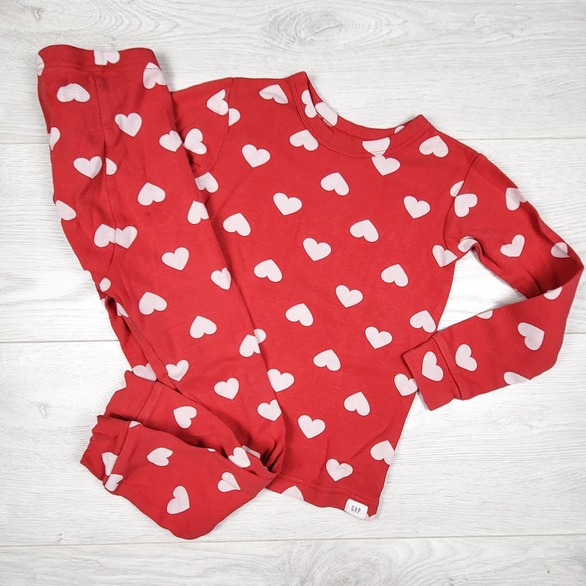 Gap red organic cotton 2pc heart print PJs. Size 5T