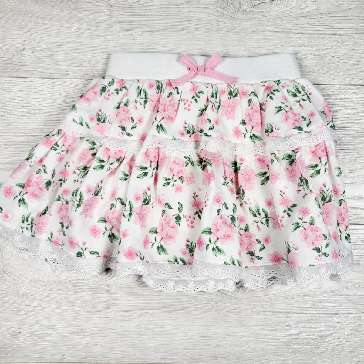 White and pink floral print skirt with built in shorts. Size 5/6