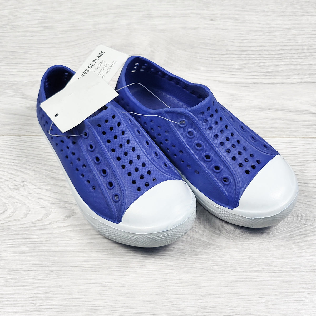 NEW - Joe Fresh blue beach shoes. Size 8