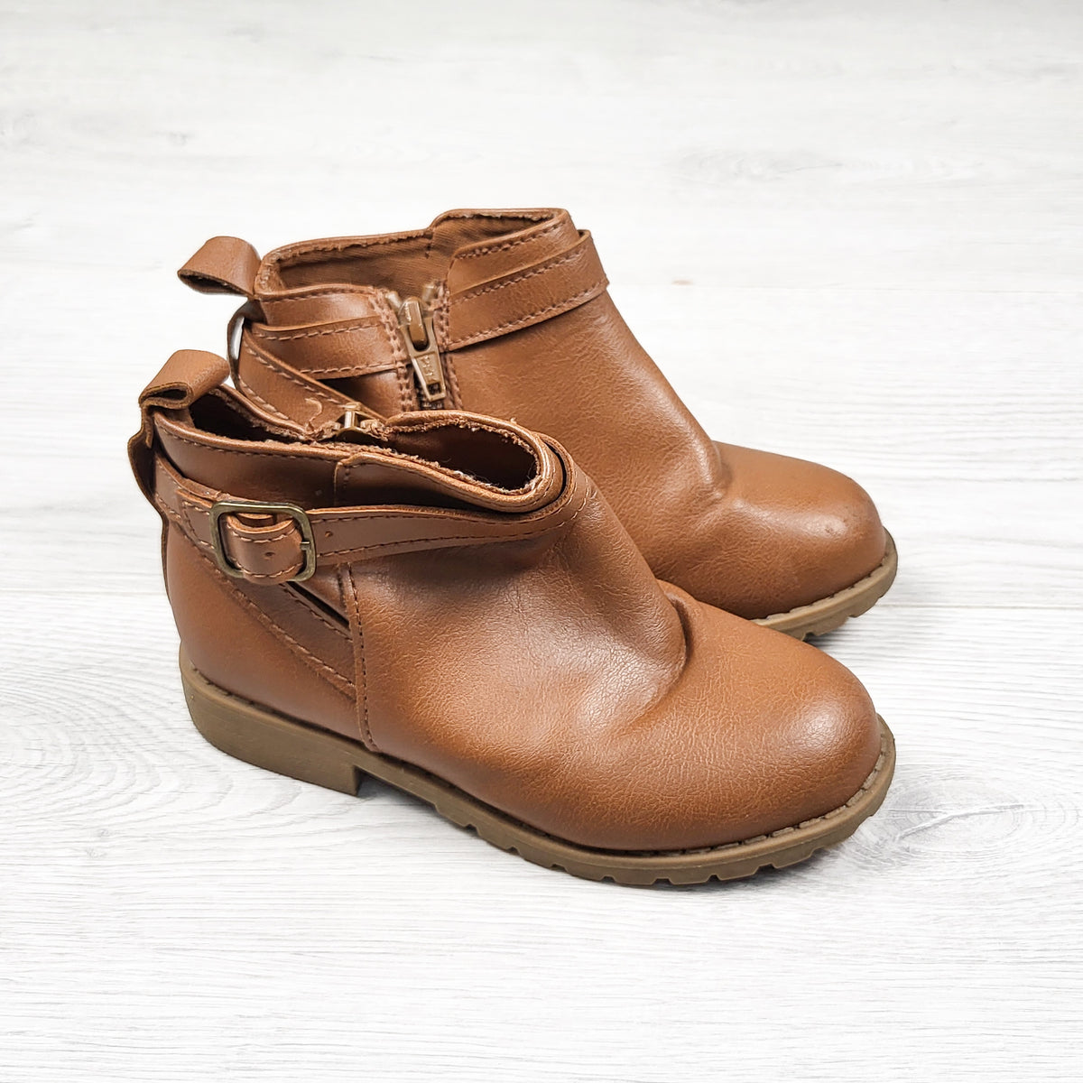 Old Navy chestnut brown zippered ankle boots. Size 9