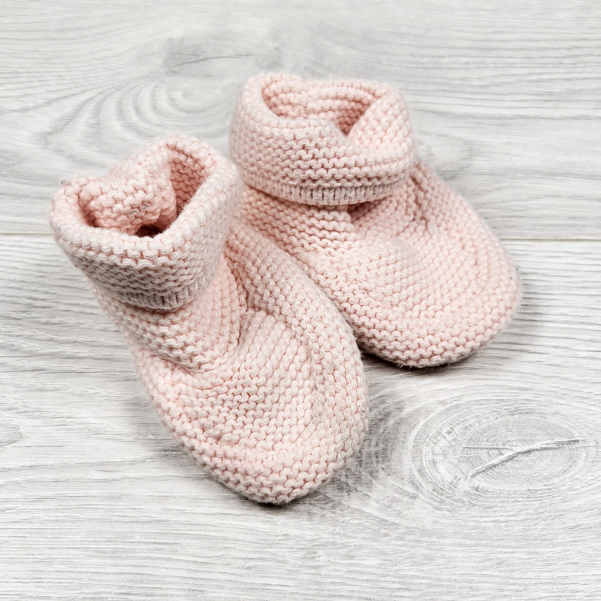 Gap pink knit baby booties. Approx 0-12 months