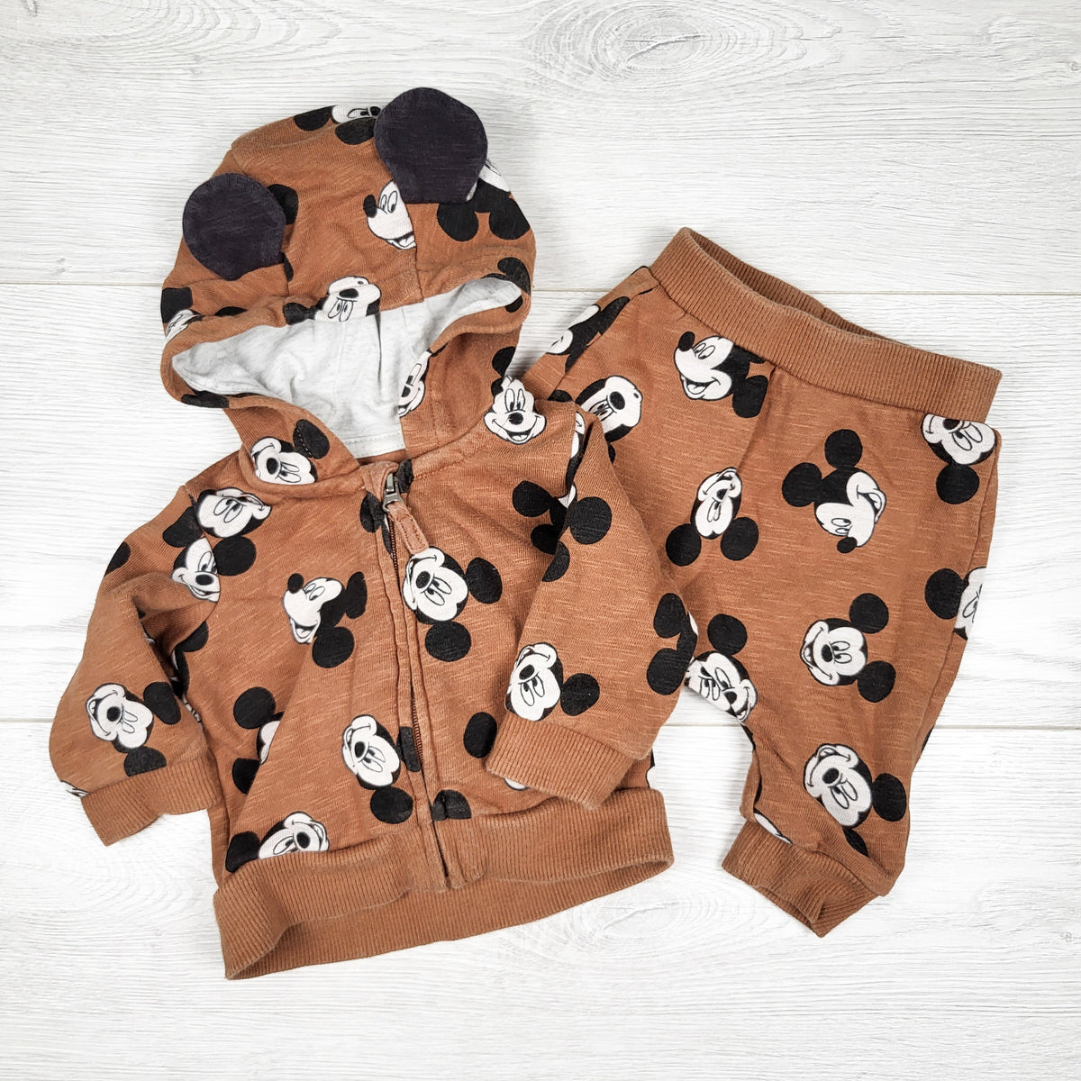 H and M tan Mickey Mouse print 2pc hoodie set. Size 0-3 months