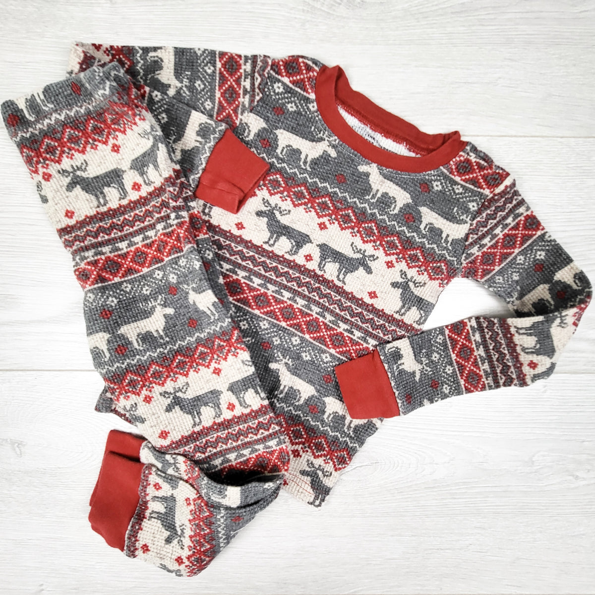 Children's Place moose print 2pc waffle knit PJs. Size 2T