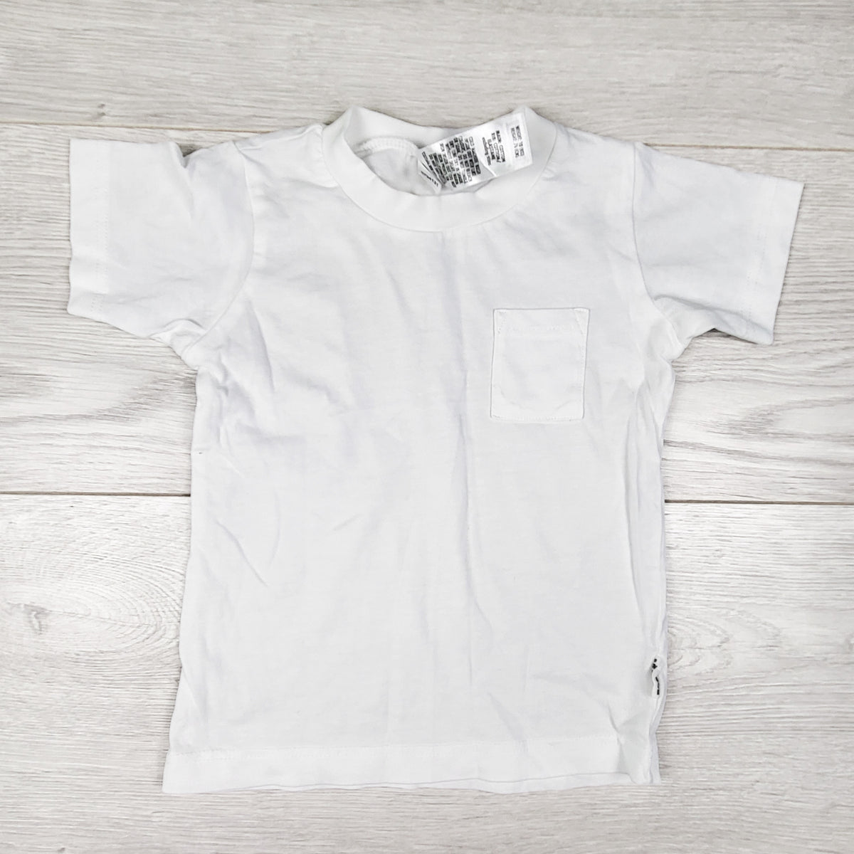 Bonds white pocket t-shirt. Size 6-12 months