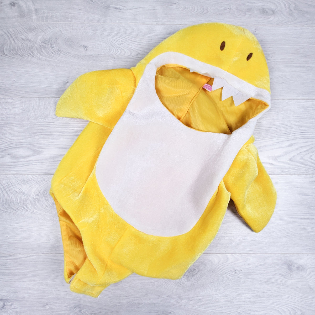 Pinkfong yellow Baby Shark costume. Sizes like 12-24 months