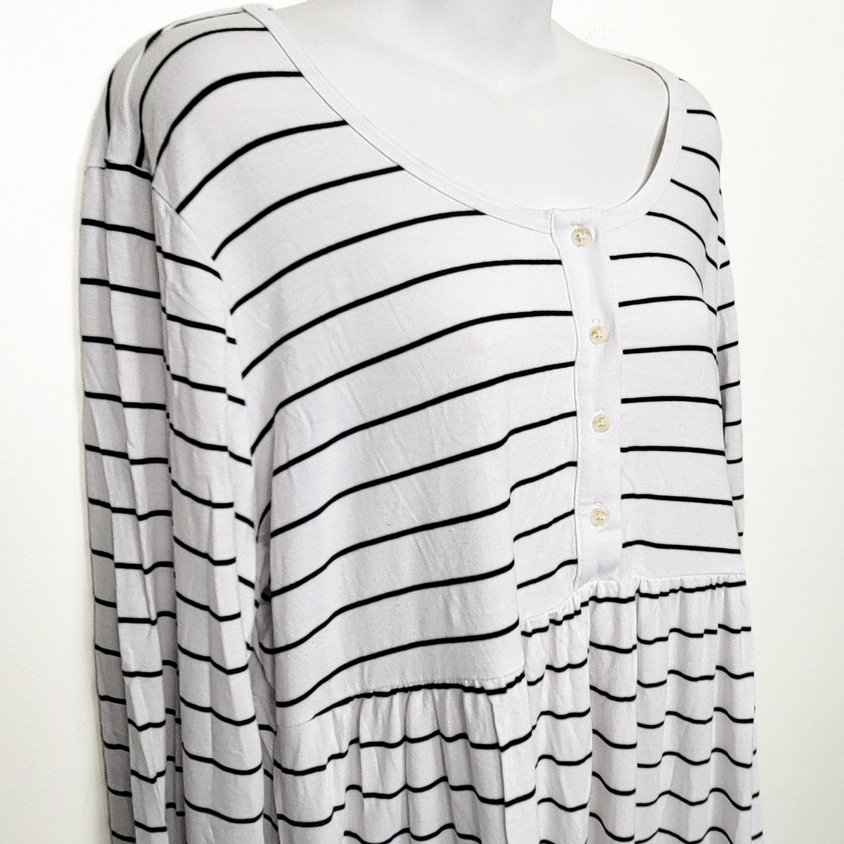 Old Navy white striped babydoll tunic maternity top. Size XXL