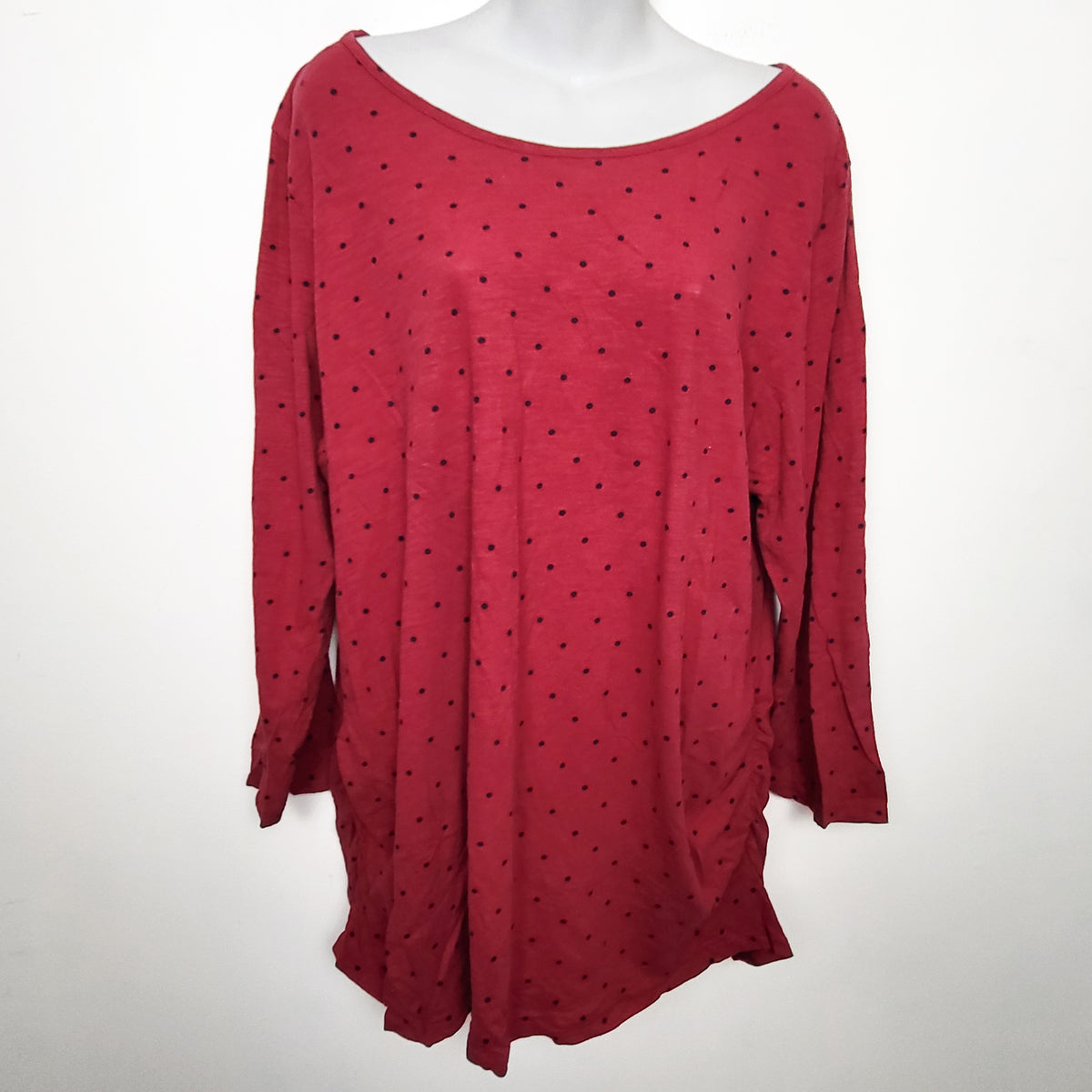 Old Navy red polka dot twist back maternity top. Size XXL