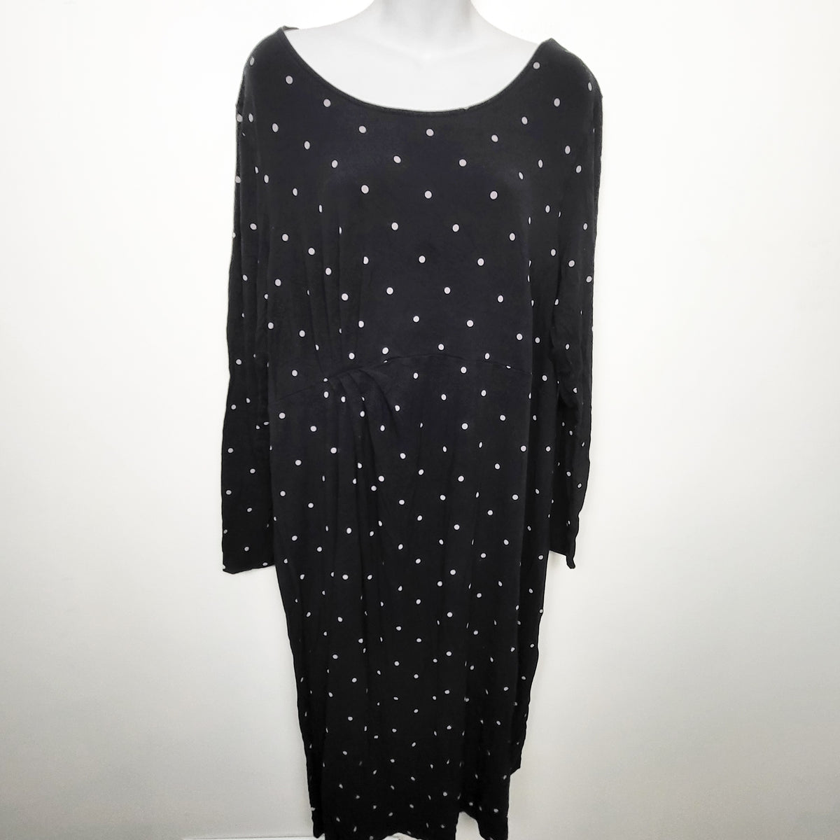 Old Navy black polka dot stretchy maternity dress. Size XXL