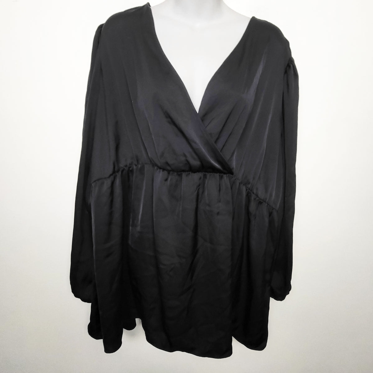 Gap black satin long sleeve maternity top. Size XXL