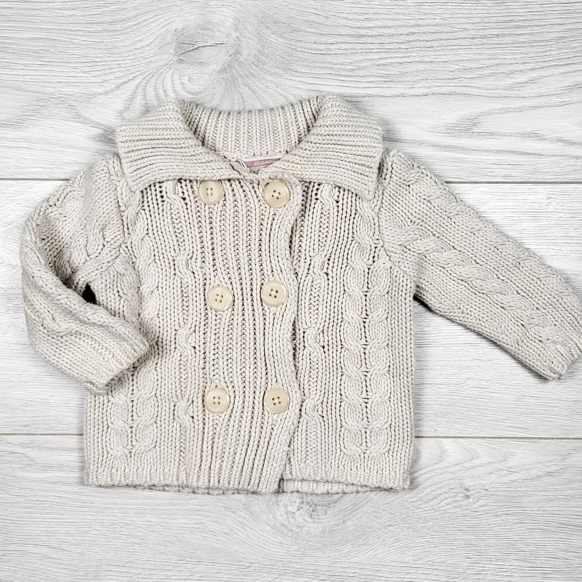 Old Navy oatmeal coloured shawl collar cable knit cardigan sweater. Size 3-6 months