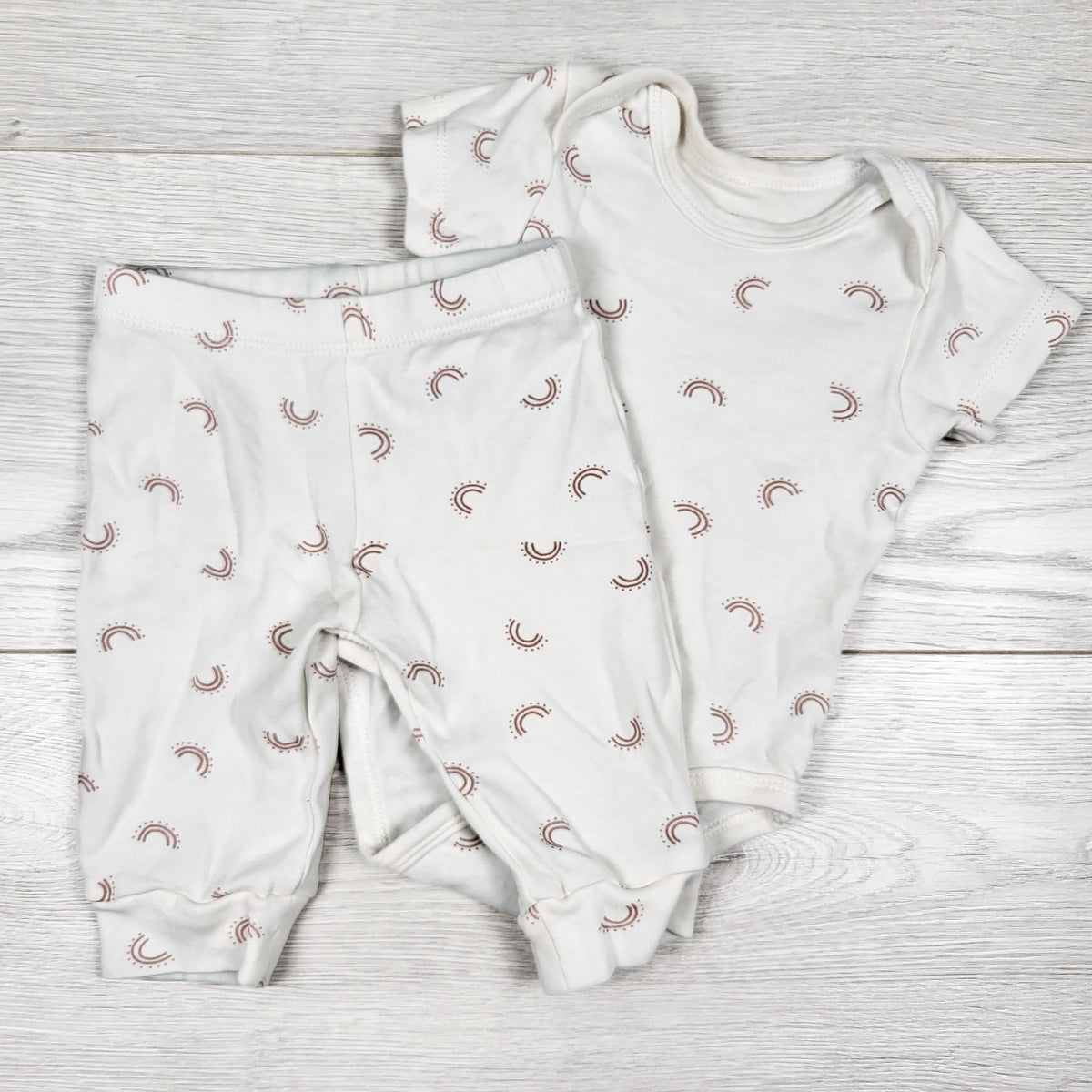 White 2pc bodysuit set with rainbows. Size 3 months