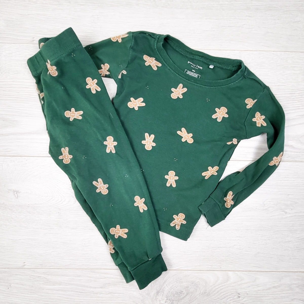 Petit Lem dark green 2pc organic cotton PJs with gingerbread men. Size 18 months