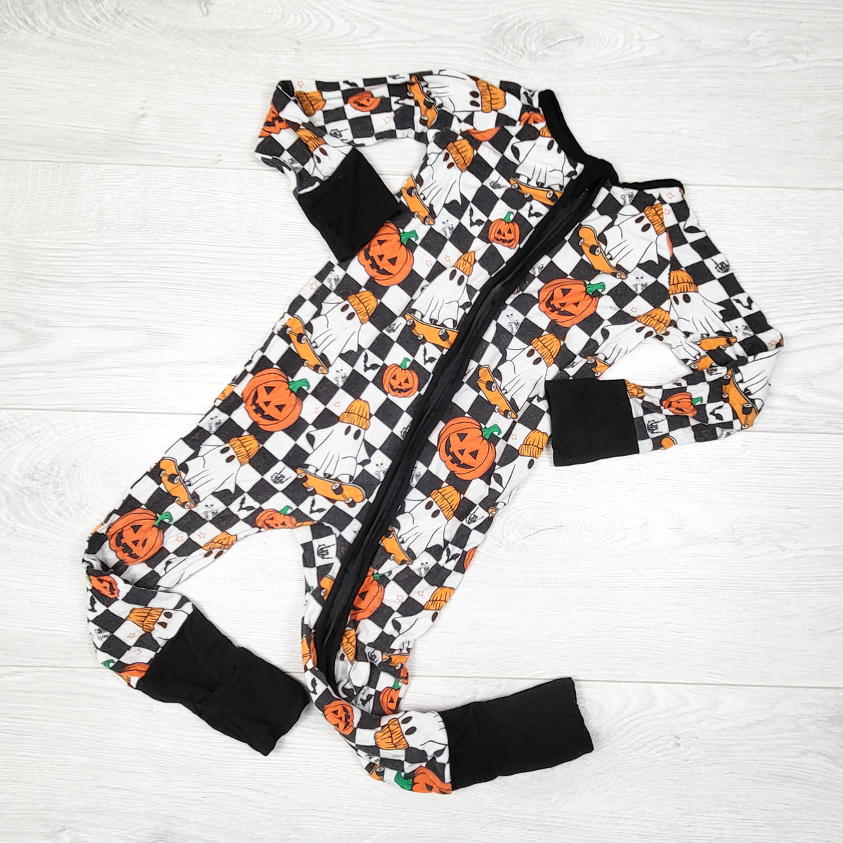 Unbranded checkered Halloween themed zippered bamboo sleeper. Size 18-24 months