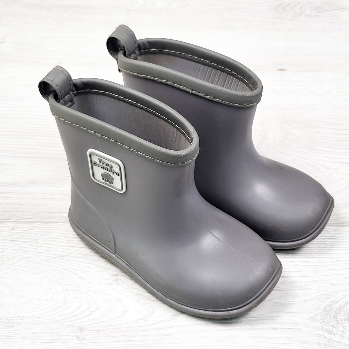 Tree Grandpa grey rain boots. Size 5 (toddler)