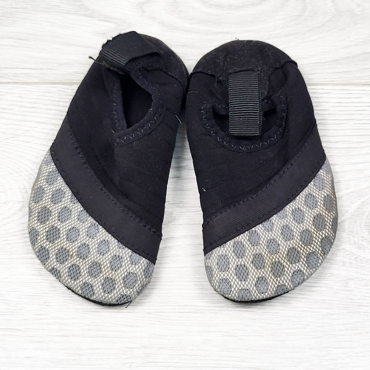 Barefoot style quick dry water shoes. Size 4 (infant) - AS IS