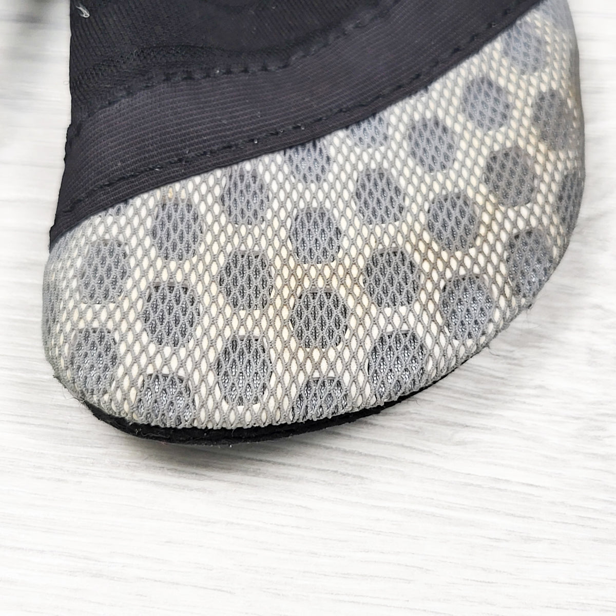 Barefoot style quick dry water shoes. Size 4 (infant) - AS IS