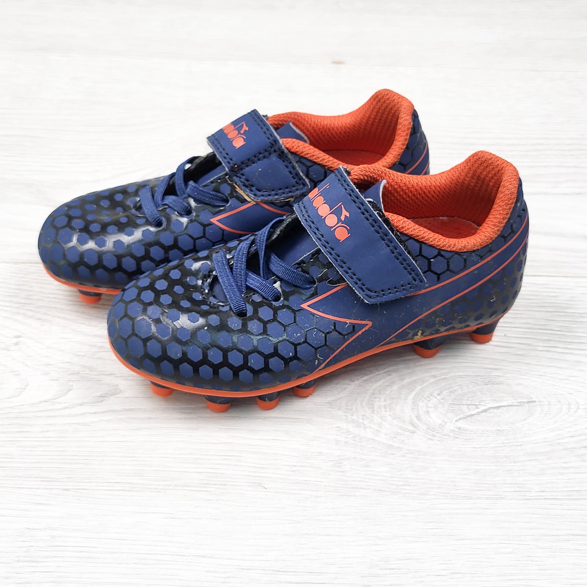Diadoa outdoor soccer cleats. Size 8